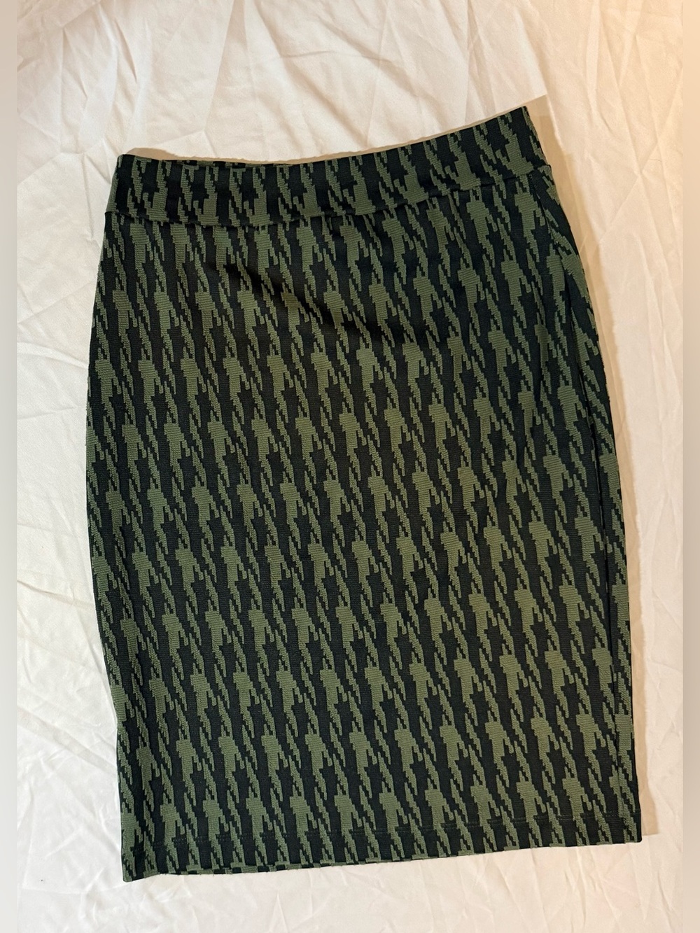 Renee C. Olive Green & Black Knit Houndstooth Pencil Skirt Size Medium (X23)
